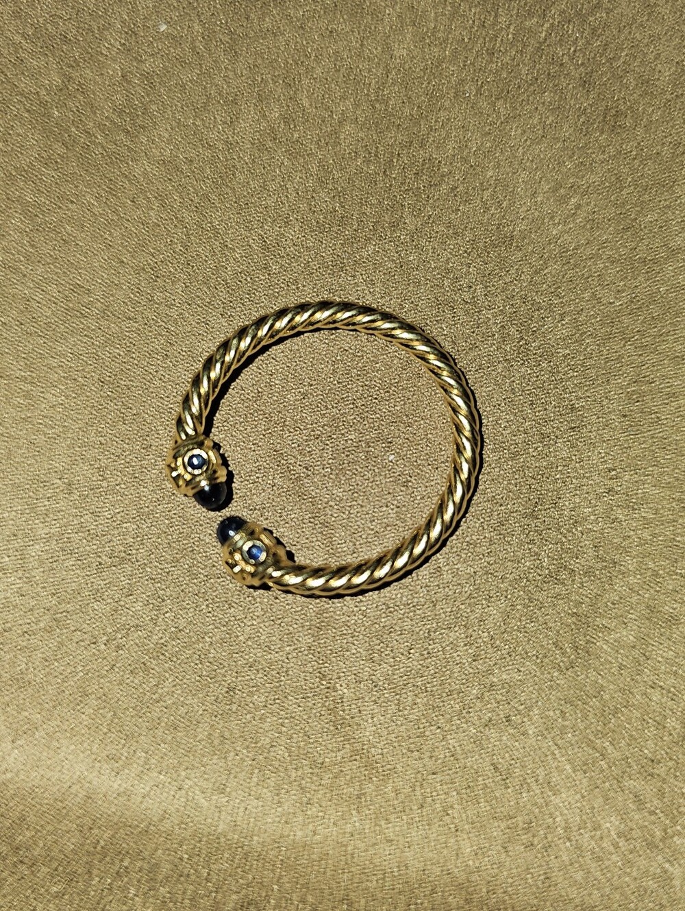 David Yurman RENAISSANCE® RING18K Yellow Gold with Blue Sapphires, 2.3mm Size 8 - Picture 5 of 6